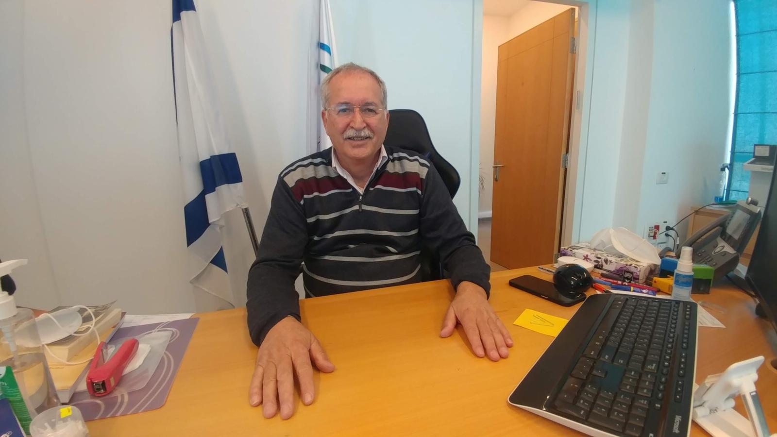 עו''ד גדי אלפסי, במשרדו במועצה (צילום: דני בלר)